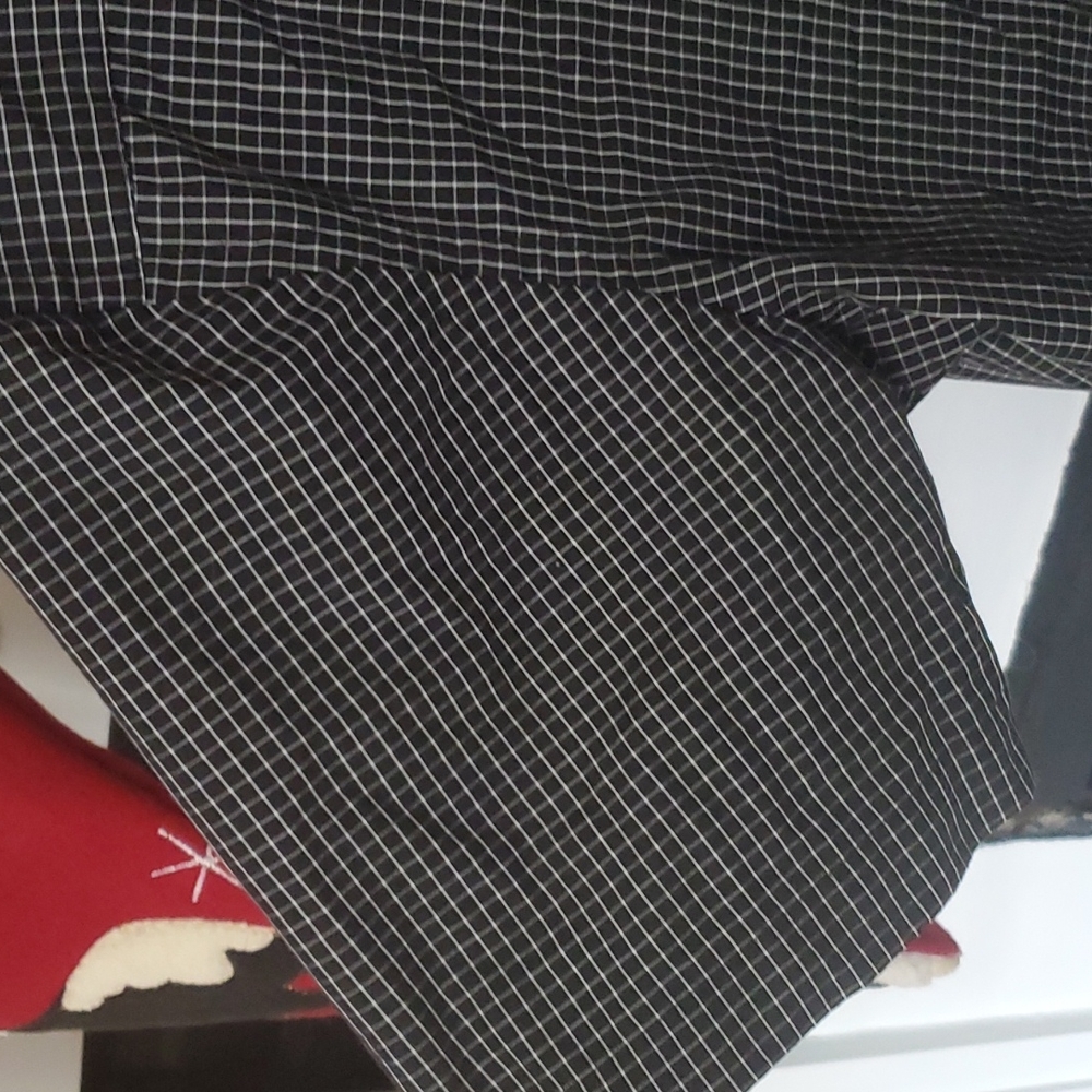 VanHuesen black and white shirt - Picture 6 of 7